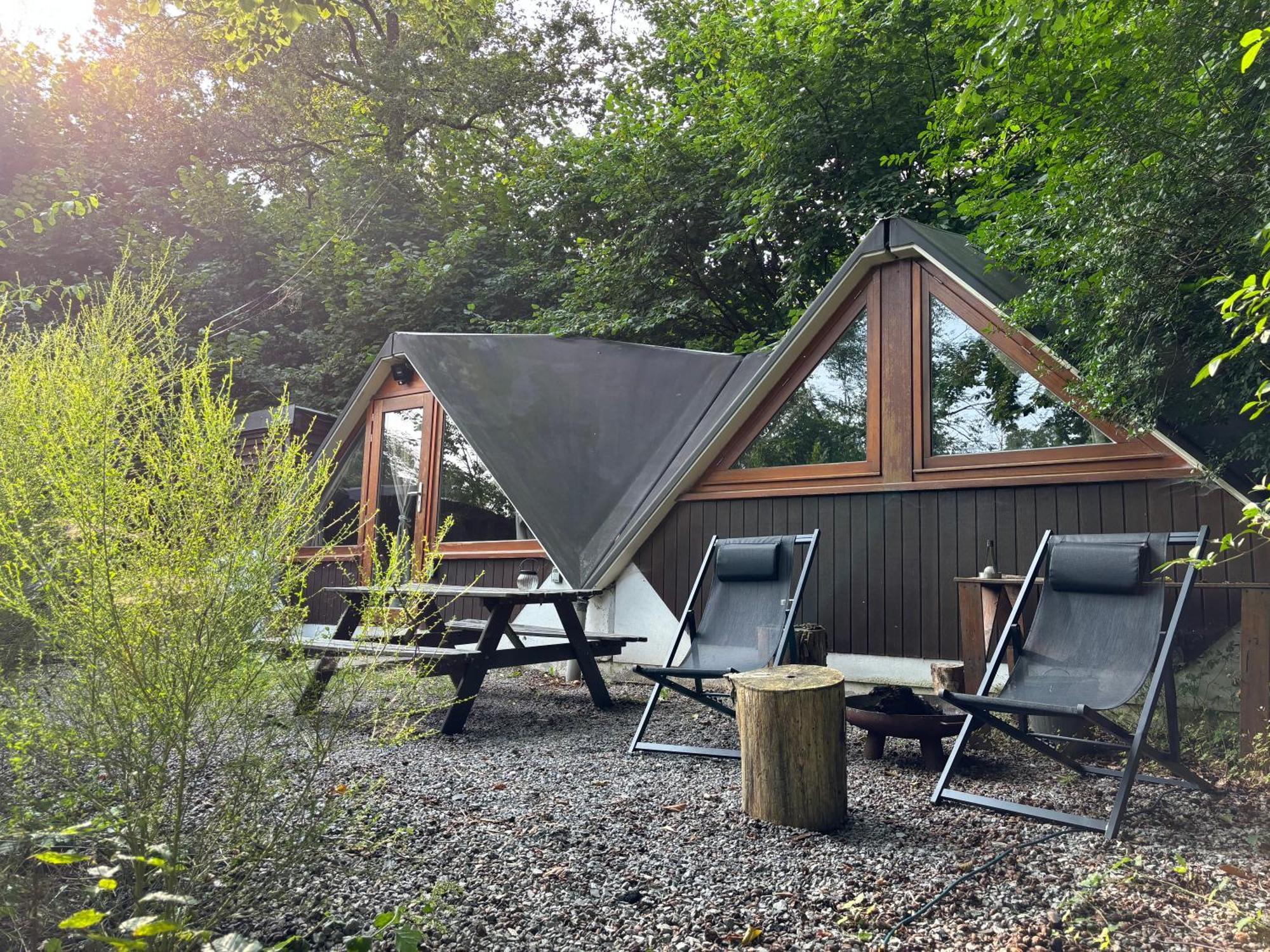 Chalet Tropical Avec Bain A Bulles - In The Woods Gesves Exteriér fotografie